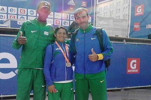 Marcos Alexandre, Antônia Bernadete e o treinador Luciano Moser / Foto: Divulgação CBAt